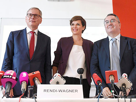 Sozialminister Alois Stöger, Gesundheitsministerin Pamela Rendi-Wagner und Elias Mossialos